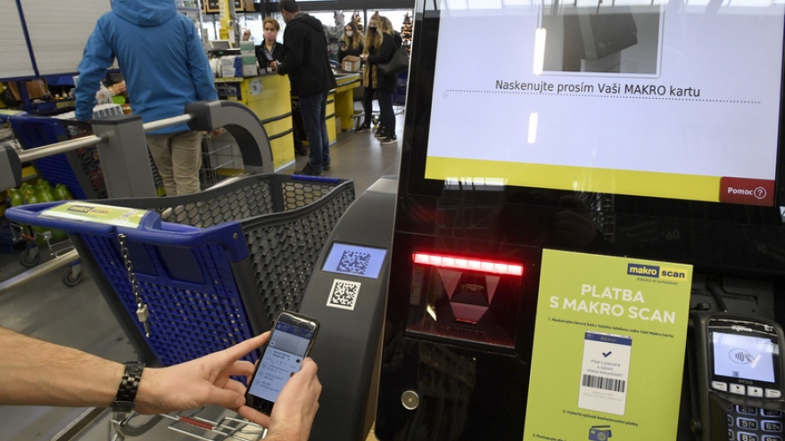 Người Séc ngày càng thích thanh toán mua sắm bằng ví điện tử