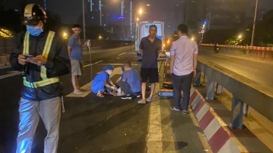 Người đi bộ bị ô tô tông tử vong ở đường Vành đai 3 trên cao ở Hà Nội