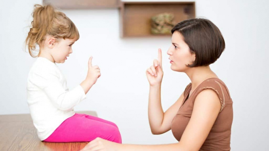 Những câu từ cha mẹ nên hạn chế sử dụng với con