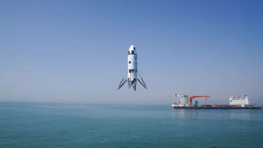 Trung Quốc thử nghiệm thành công hạ cánh thẳng đứng tên lửa trên biển