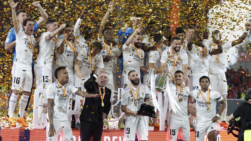 Khoảnh khắc Real Madrid nâng cao danh hiệu cúp Nhà vua Tây Ban Nha sau 9 năm chờ đợi