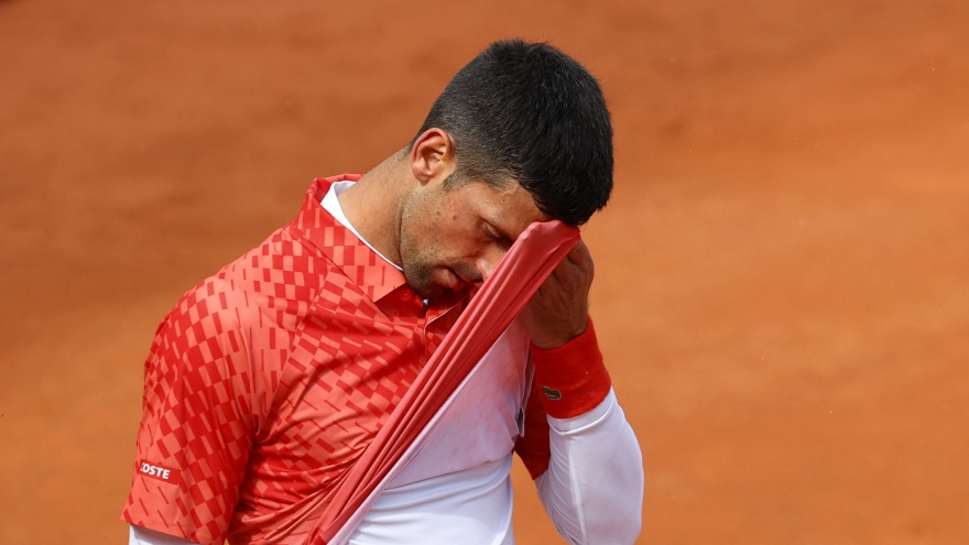 Djokovic khởi động "thảm họa'' trước Roland Garros