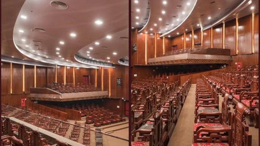 Hàng ghế gỗ Đồng Kỵ trong Nhà hát Dân ca Quan họ Bắc Ninh gây tranh cãi