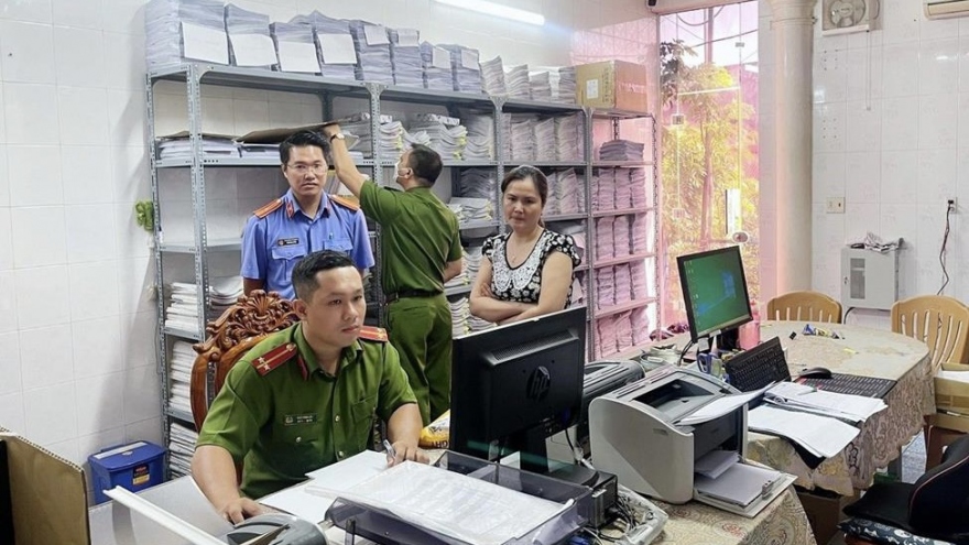 Tạm giữ 2 đối tượng trong vụ khám xét hàng loạt phòng khám ở TP Biên Hoà