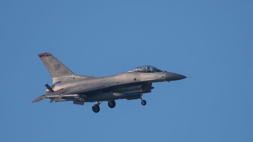 Không quân Mỹ: Cần vài tháng để đưa tiêm kích F-16 tới Ukraine