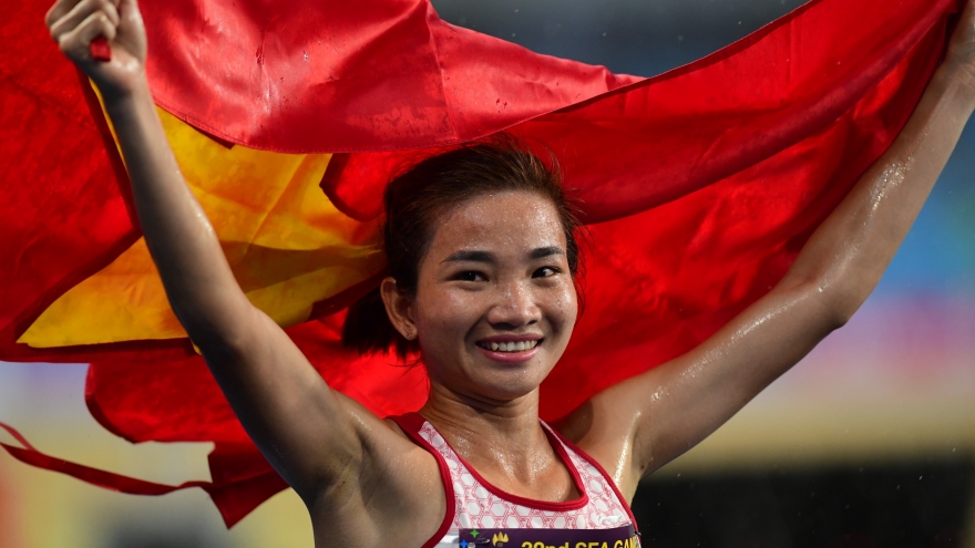 Nguyễn Thị Oanh và Phạm Thị Hồng Lệ thống trị đường chạy 5000m ở SEA Games 32