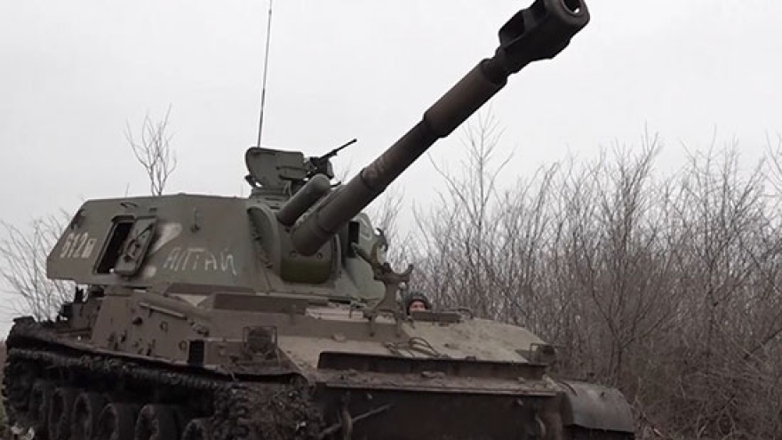 Pháo tự hành Akatsiya của Nga dội hỏa lực vào mục tiêu Ukraine
