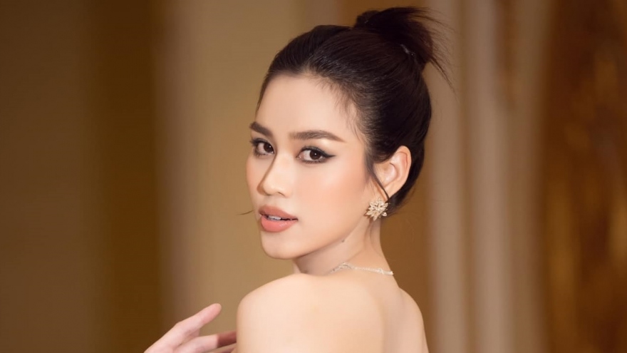 Hoa hậu Đỗ Thị Hà yêu kiều với sắc xanh da trời mướt mát