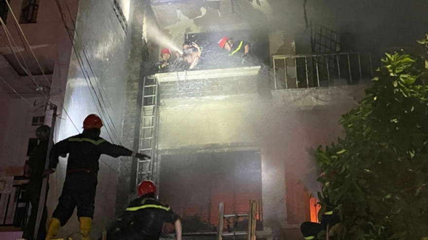 TP.HCM: Cháy nhà lúc nửa đêm, 3 người thương vong