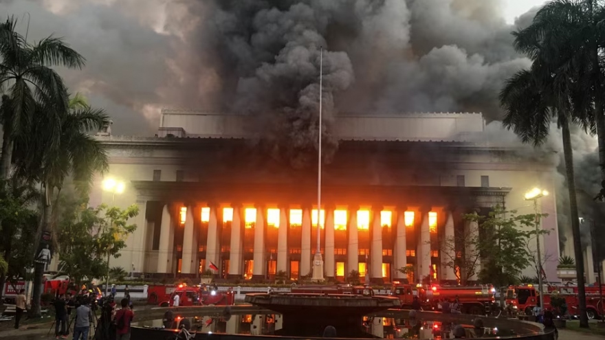 Cháy lớn tại toà nhà Bưu điện hàng trăm năm tuổi ở thủ đô Manila, Philippines