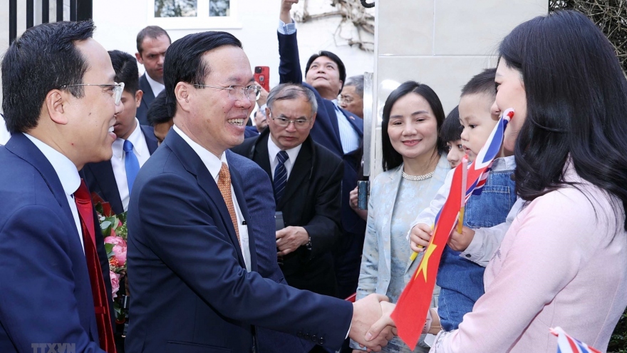 Chủ tịch nước Võ Văn Thưởng thăm cộng đồng người Việt và Đại sứ quán Việt Nam tại Anh