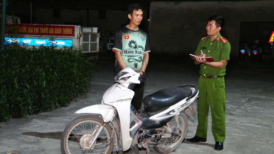 2 du khách nước ngoài bị giật túi xách khi đạp xe đi tham quan