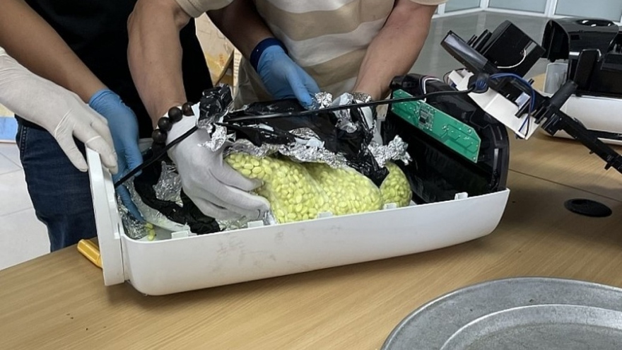 Cận cảnh vụ bắt giữ 7kg ma túy giấu trong máy lọc nước "bay" từ Đức về Việt Nam