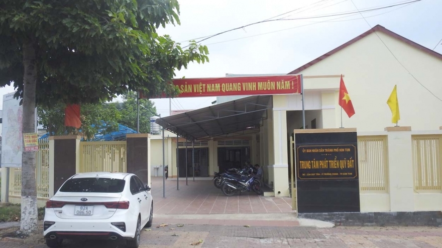 Bắt tạm giam Phó Giám đốc Trung tâm Phát triển quỹ đất thành phố Kon Tum