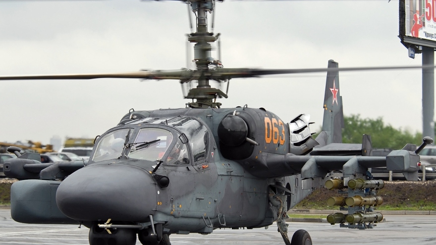 Trực thăng Ka-52 của Nga vẫn bay lượn trên không dù bị bắn nát đuôi