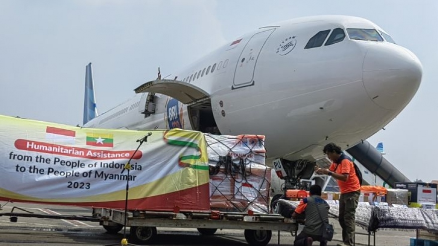 Indonesia gửi 45 tấn hàng viện trợ nhân đạo cho người dân Myanmar