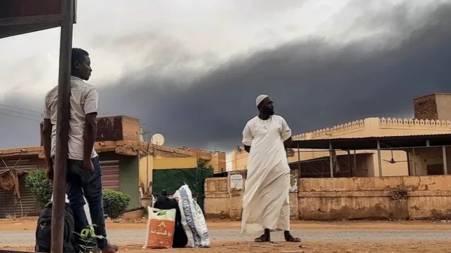 Thủ đô của Sudan bị không kích, hàng chục dân thường thiệt mạng