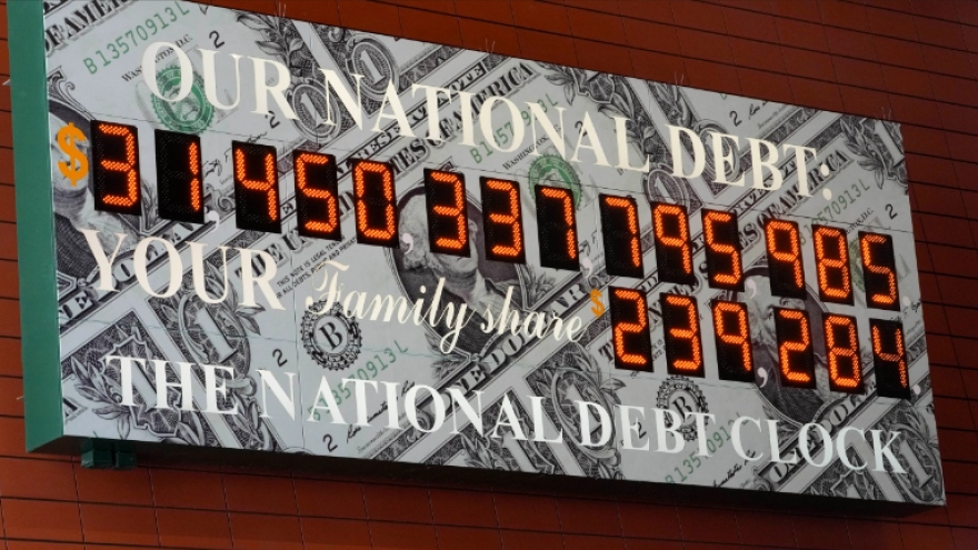 Mỹ thông qua dự luật nâng trần nợ công, tránh nguy cơ vỡ nợ lần đầu tiên