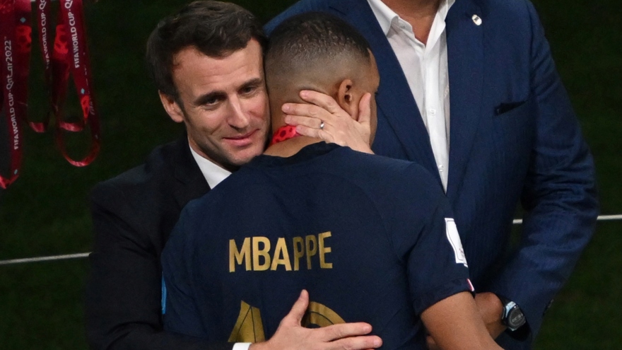 Tổng thống Pháp hứa giúp PSG giữ Mbappe