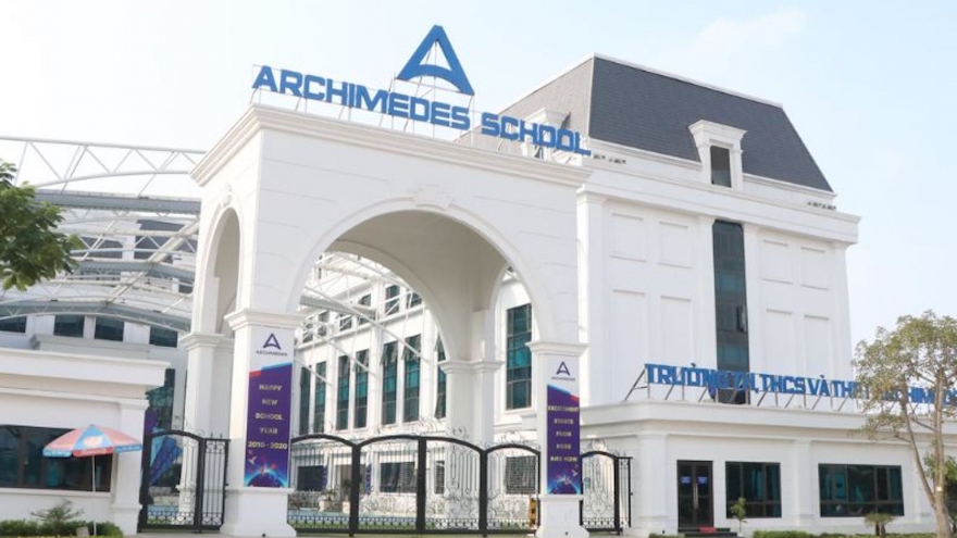 Học sinh lớp 1 trường Archimedes ở Hà Nội bị bỏ quên trên xe ô tô