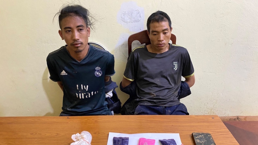 2 đối tượng người Lào mang hơn 1.200 viên ma túy sang Việt Nam bán kiếm lời