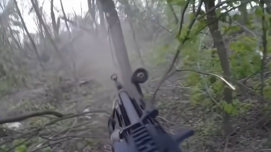 Ukraine tung video nã đạn vào căn cứ của Nga gần Bakhmut, phá hủy kho đạn dược