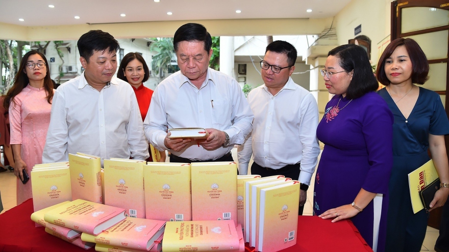 Ra mắt cuốn sách thứ ba thể hiện niềm tin đối với Tổng Bí thư Nguyễn Phú Trọng