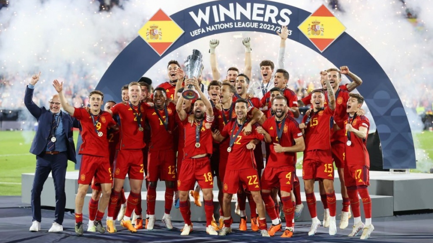 Khoảnh khắc ĐT Tây Ban Nha lần đầu nâng cao danh hiệu Nations League