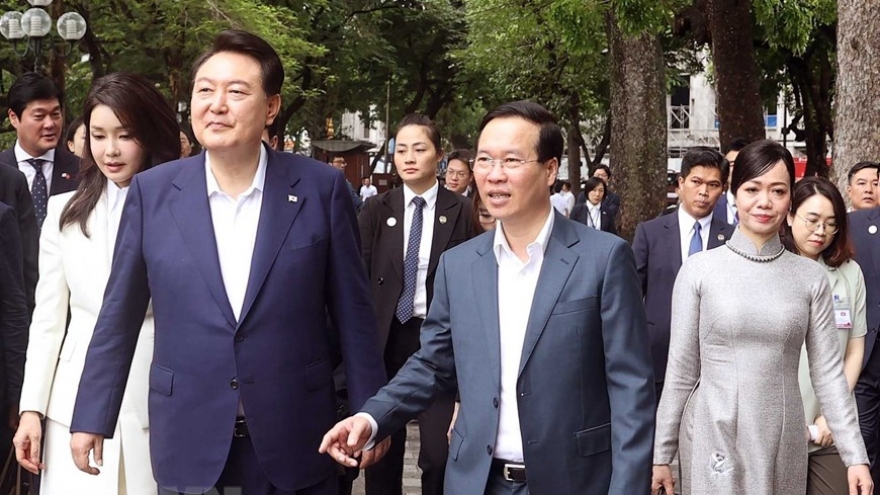 Chủ tịch nước và Tổng thống Hàn Quốc cùng ăn sáng, đi dạo thắng cảnh hồ Hoàn Kiếm