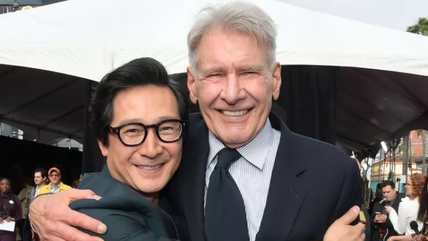 Harrison Ford và Quan Kế Huy hội ngộ trên thảm đỏ ra mắt phim "Indiana Jones"