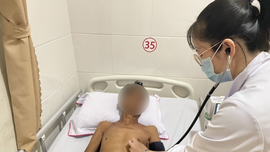 Cấp cứu bệnh nhân Campuchia vỡ phình khổng lồ động mạch chủ ngực