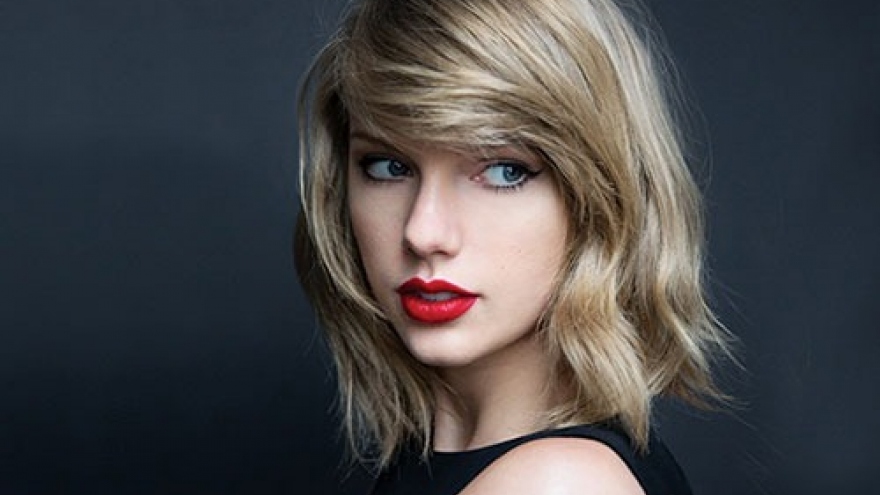Taylor Swift bị phạt hàng nghìn USD vì vứt rác trước nhà