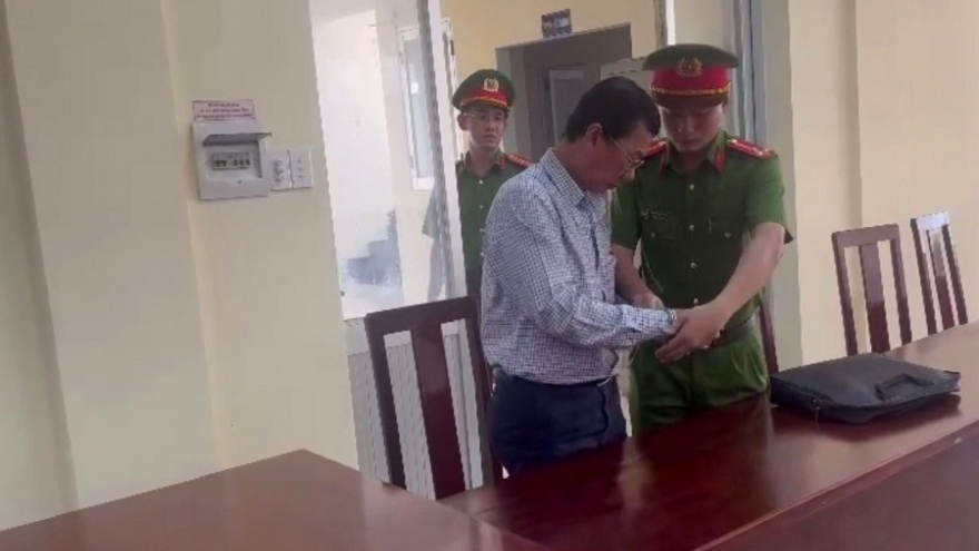 Bắt tạm giam nguyên Trưởng khoa vệ sinh an toàn thực phẩm ở Bình Thuận