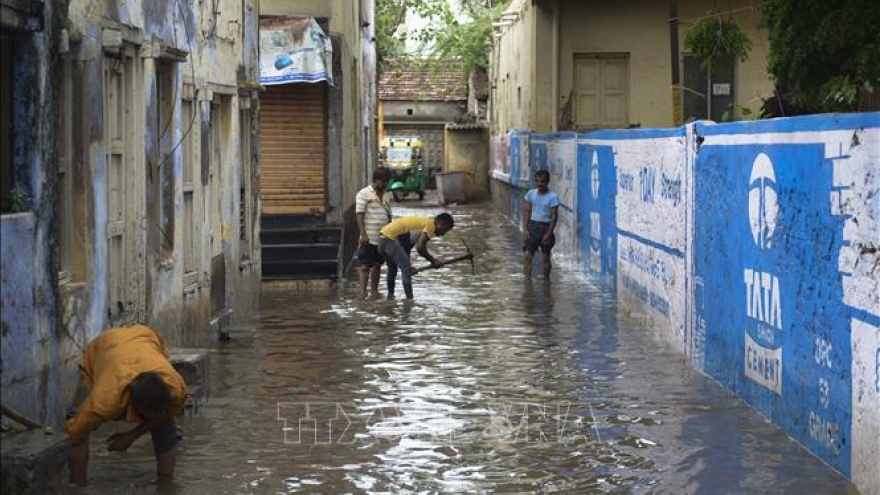 Thủ đô New Delhi ngập lụt nghiêm trọng