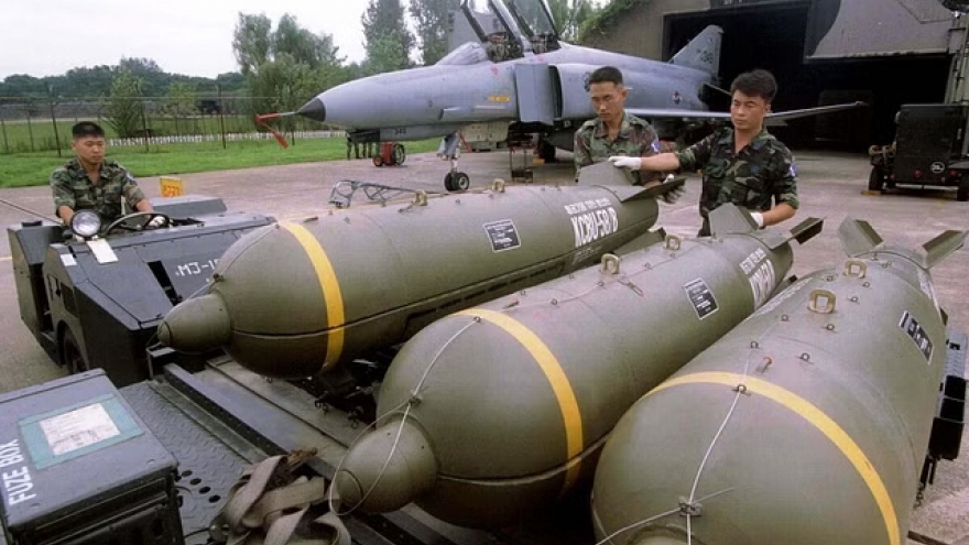 Đồng minh lo ngại việc Mỹ quyết định gửi bom chùm cho Ukraine