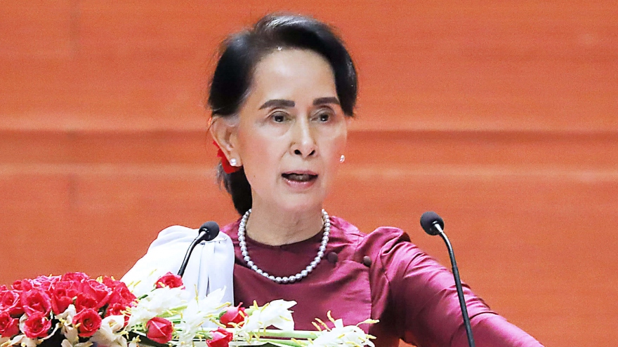Bà Aung San Suu Kyi được chuyển từ nhà tù đến khu phức hợp của Chính phủ