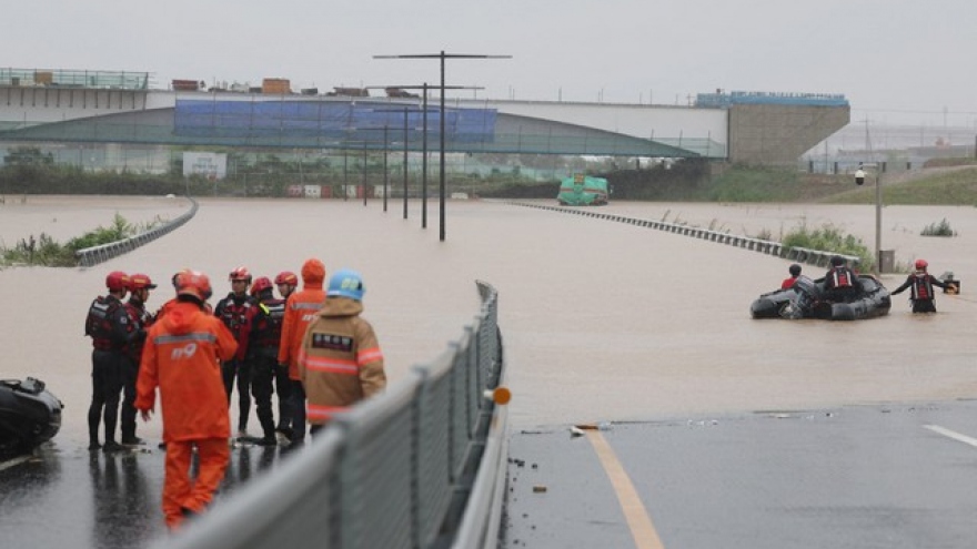 Tổng thống Hàn Quốc họp khẩn ứng phó tình hình mưa lũ