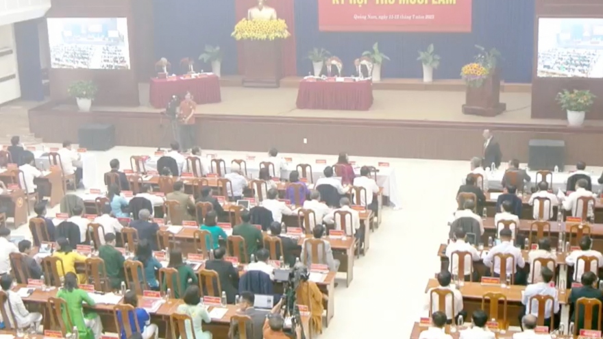 Khói bao trùm hội trường, HĐND tỉnh Quảng Nam dừng họp đột ngột