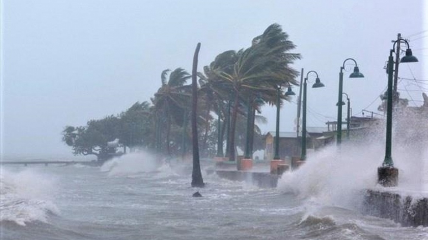 Áp thấp nhiệt đới vào Biển Đông: Cảnh báo gió mạnh, sóng lớn và mưa dông trên biển