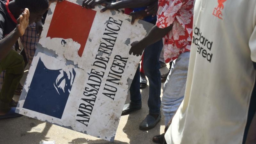 Pháp cảnh báo đáp trả nếu lợi ích bị xâm phạm tại Niger sau cuộc đảo chính