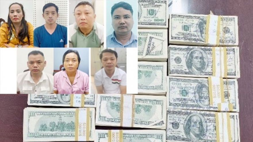 Triệt phá đường dây mua bán hơn 100.000 USD giả tại Hà Nội