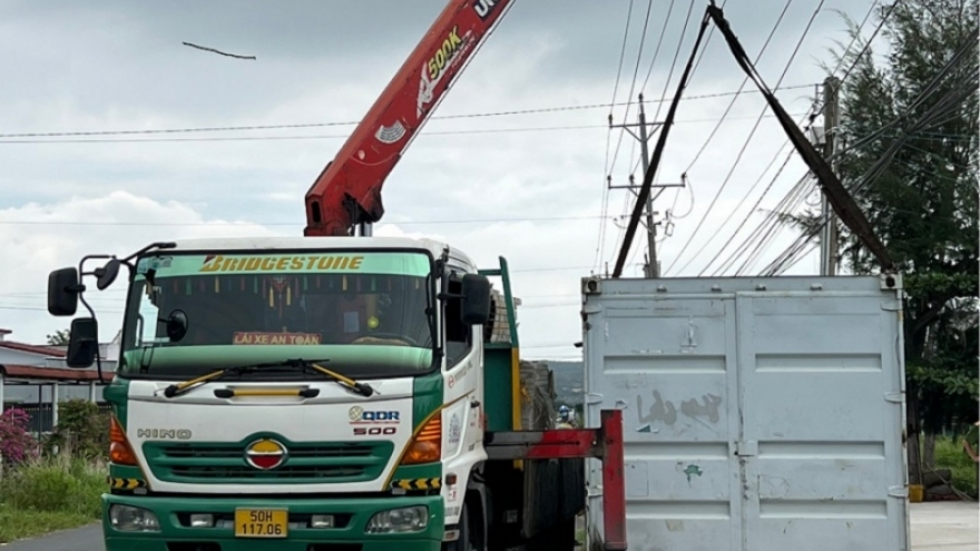 Cẩu thùng container vướng dây điện, một người tử vong ở Bình Thuận