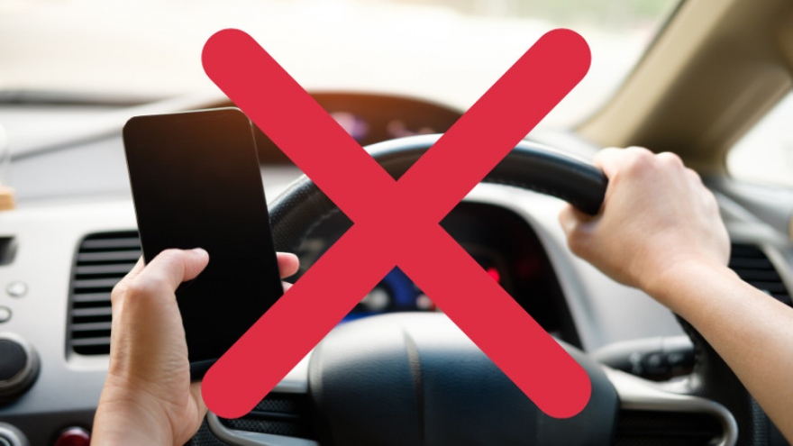 Người dân Michigan bị cấm chạm vào điện thoại khi lái xe