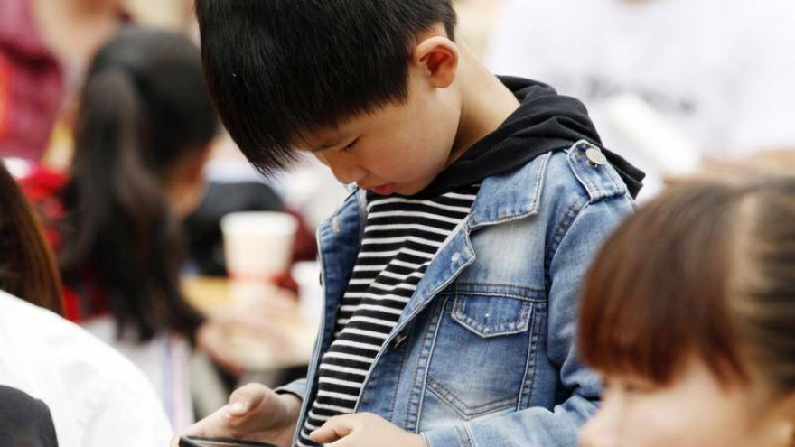 Trung Quốc xem xét giới hạn trẻ em sử dụng điện thoại trong 2 giờ