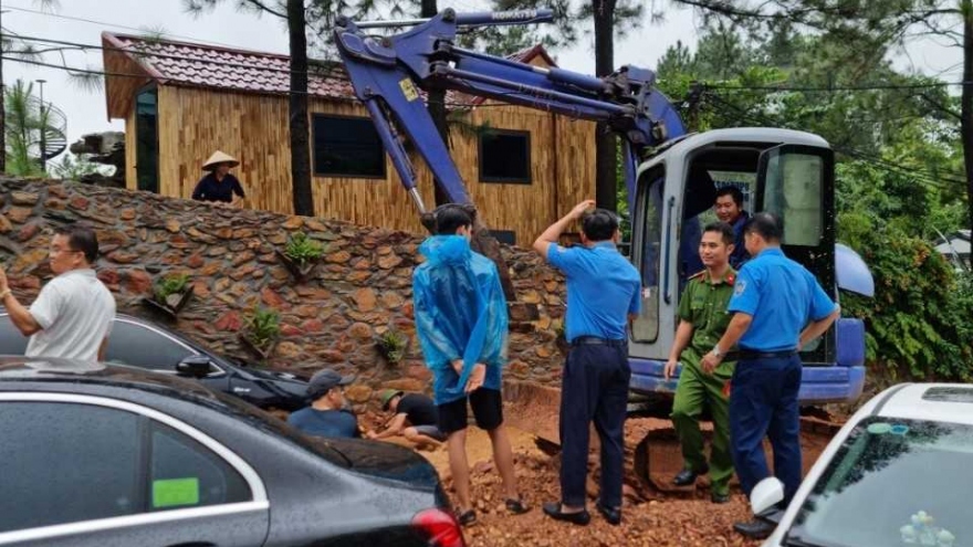 Không có thiệt hại lớn trong vụ xói lở đường ở Sóc Sơn, Hà Nội