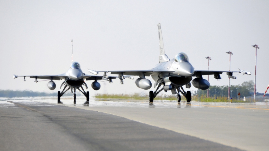 Mỹ sẵn sàng tham gia huấn luyện phi công Ukraine sử dụng máy bay F16