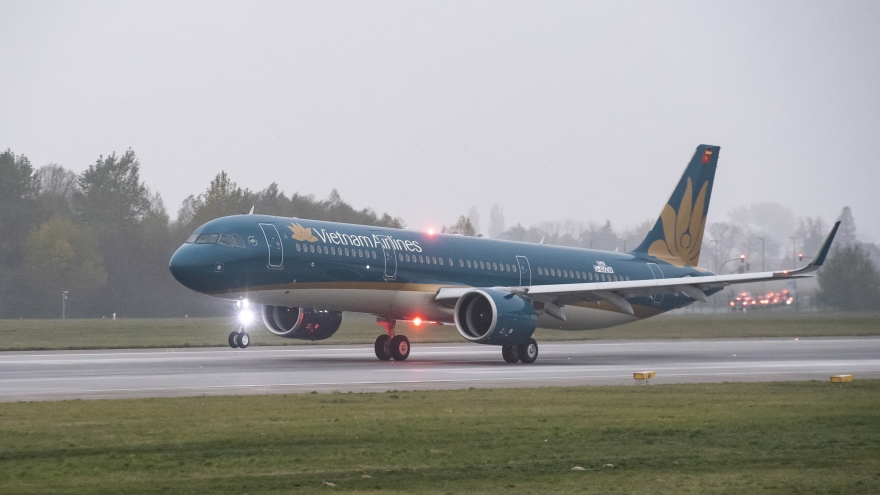 Tránh bão Khanun, Vietnam Airlines phải đổi giờ nhiều chuyến bay quốc tế