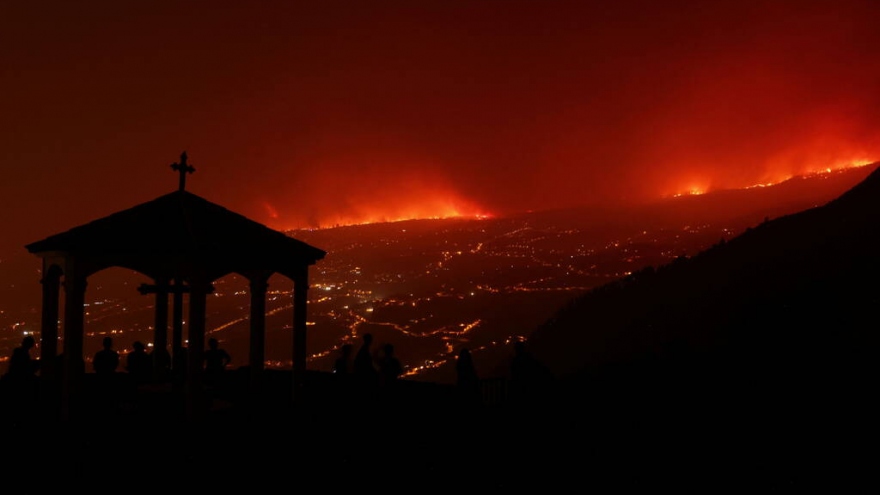 Cháy rừng kéo dài tại Tây Ban Nha, 26.000 người phải đi sơ tán