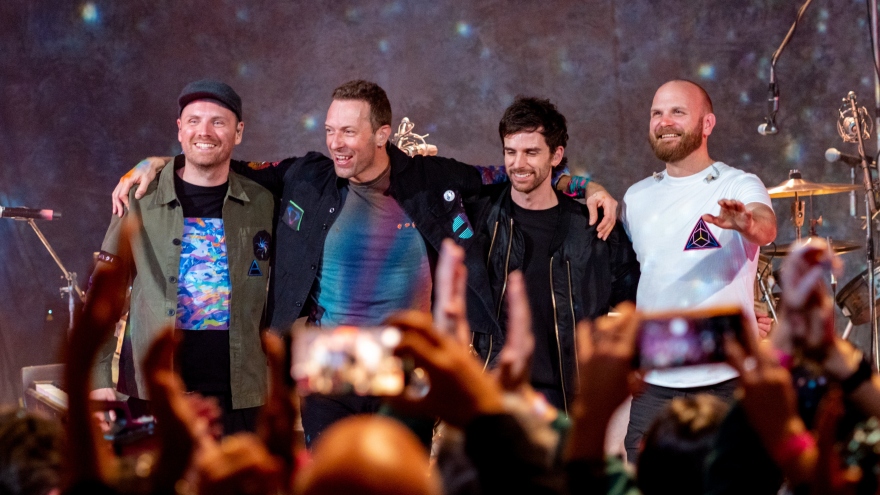 Quản lý cũ của Coldplay khởi kiện cả ban nhạc