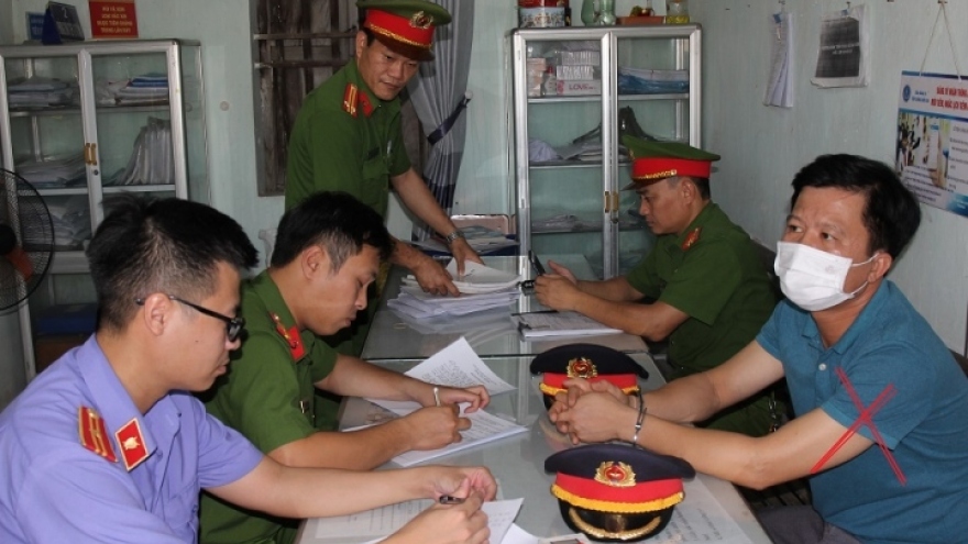 Bắt khẩn cấp nguyên trạm trưởng trạm y tế phường ở Hà Nam
